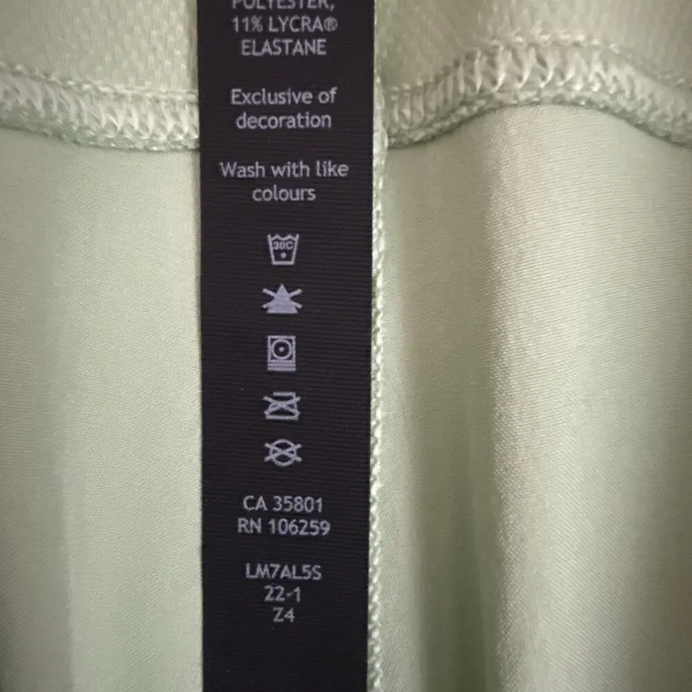 Lululemon Pace Breaker Shorts Men’s Small Delicate Mint 7 Inch Linerless